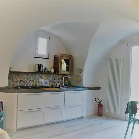 Holiday home Antica Casa Del Canto Iara - Private Parking