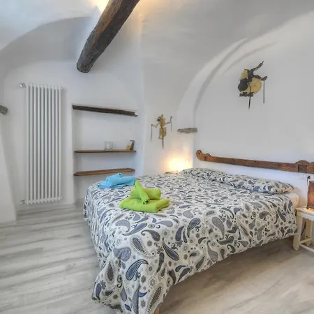 Holiday home Antica Casa Del Canto Iara - Private Parking